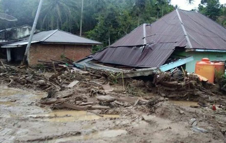  Banjir Bandang Terjang Rumah dan Jembatan di Kabupaten Tanah Datar